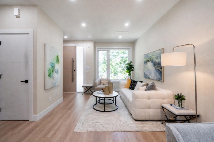 Photo 6 at 2828 Cheyenne Avenue, Collingwood VE, Vancouver East