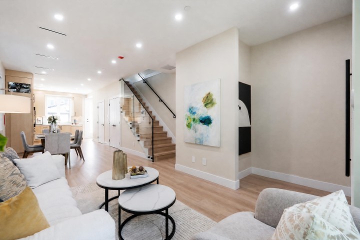 Photo 3 at 2828 Cheyenne Avenue, Collingwood VE, Vancouver East
