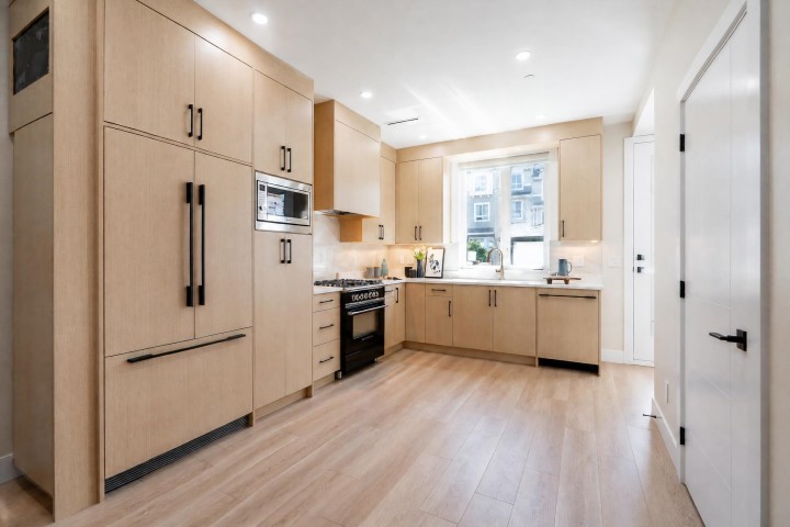 Photo 10 at 2828 Cheyenne Avenue, Collingwood VE, Vancouver East