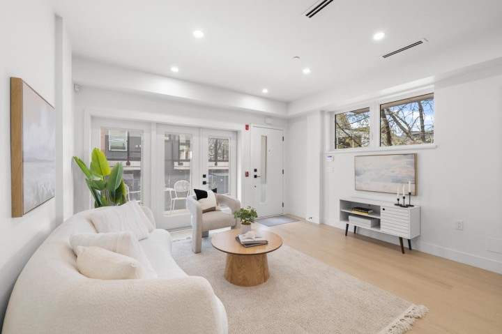 Photo 6 at 102 - 2137 E Pender Street, Hastings, Vancouver East