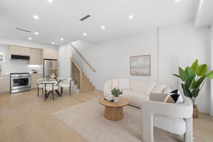 Photo 3 at 102 - 2137 E Pender Street, Hastings, Vancouver East