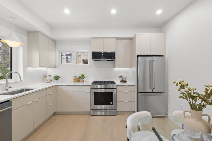 Photo 10 at 102 - 2137 E Pender Street, Hastings, Vancouver East