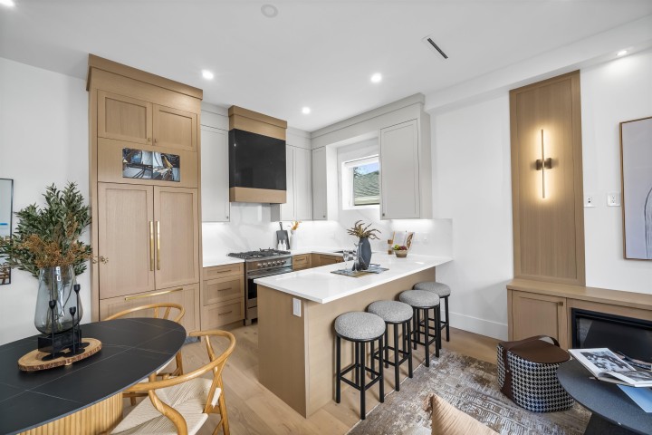Photo 3 at 2712 Kitchener Street, Renfrew VE, Vancouver East