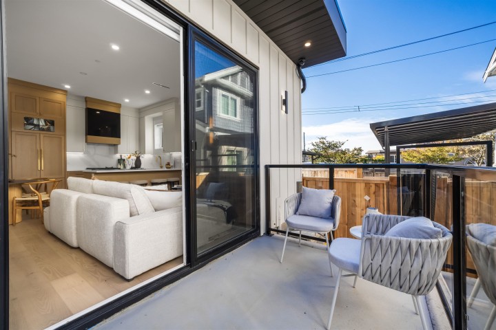 Photo 10 at 2712 Kitchener Street, Renfrew VE, Vancouver East