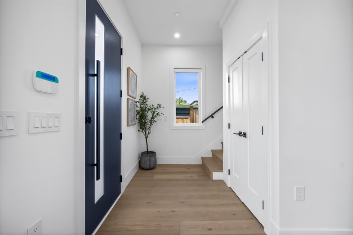 Photo 11 at 2712 Kitchener Street, Renfrew VE, Vancouver East