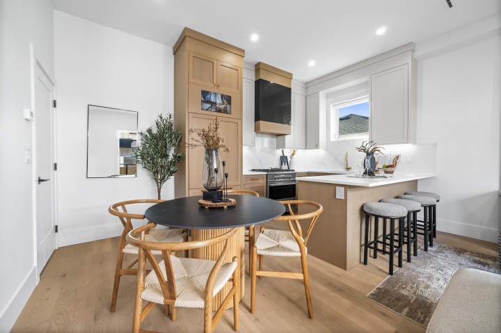 Photo 8 at 2712 Kitchener Street, Renfrew VE, Vancouver East