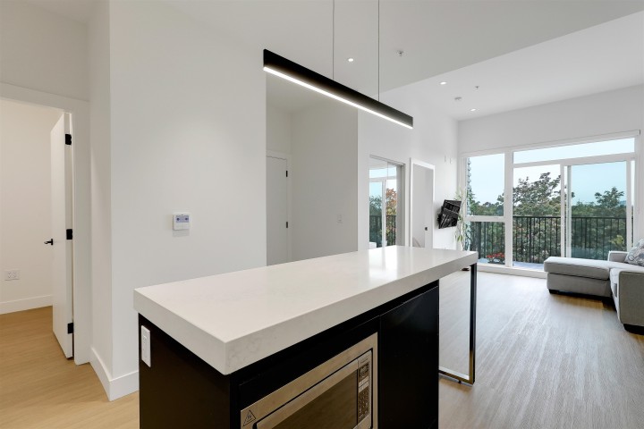Photo 13 at 604 - 2235 E Broadway, Grandview Woodland, Vancouver East