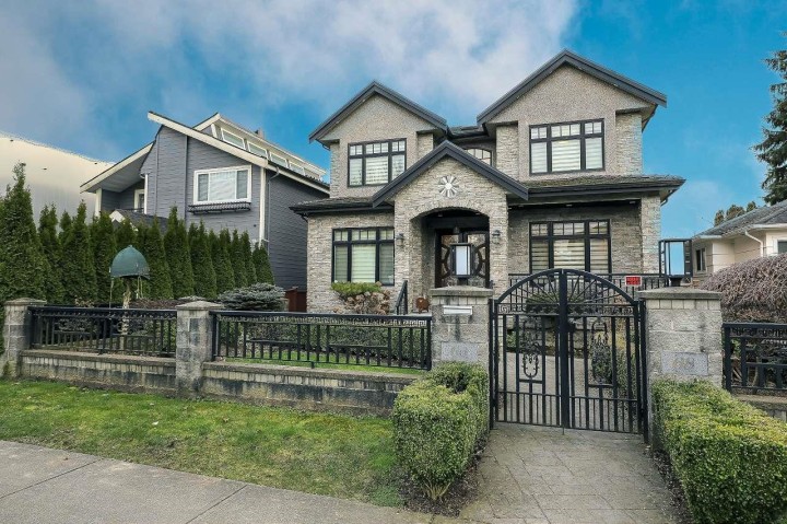 Photo 2 at 66 W 44th Avenue, Oakridge VW, Vancouver West