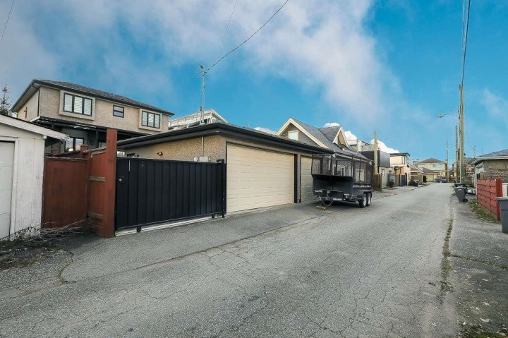 Photo 3 at 66 W 44th Avenue, Oakridge VW, Vancouver West