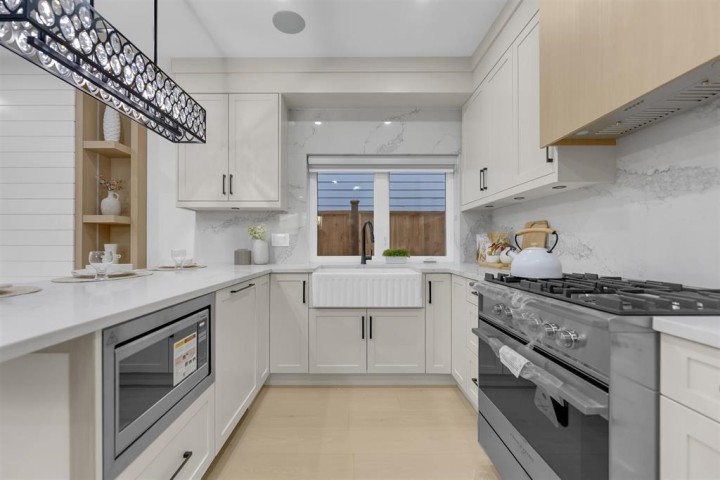Photo 4 at 2 - 2888 E 6th Avenue, Renfrew VE, Vancouver East
