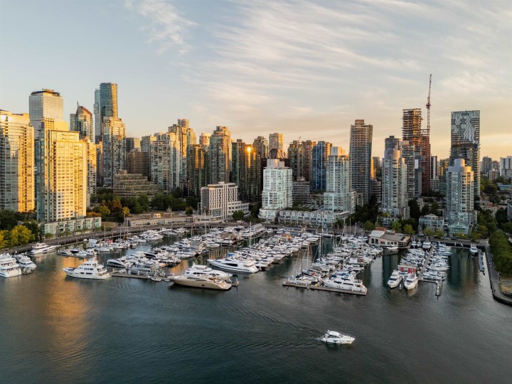 Photo 3 at 493 Broughton Street, Coal Harbour, Vancouver West
