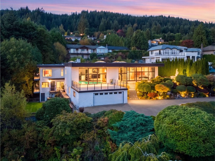 Photo 2 at 1439 Sandhurst Place, Chartwell, West Vancouver