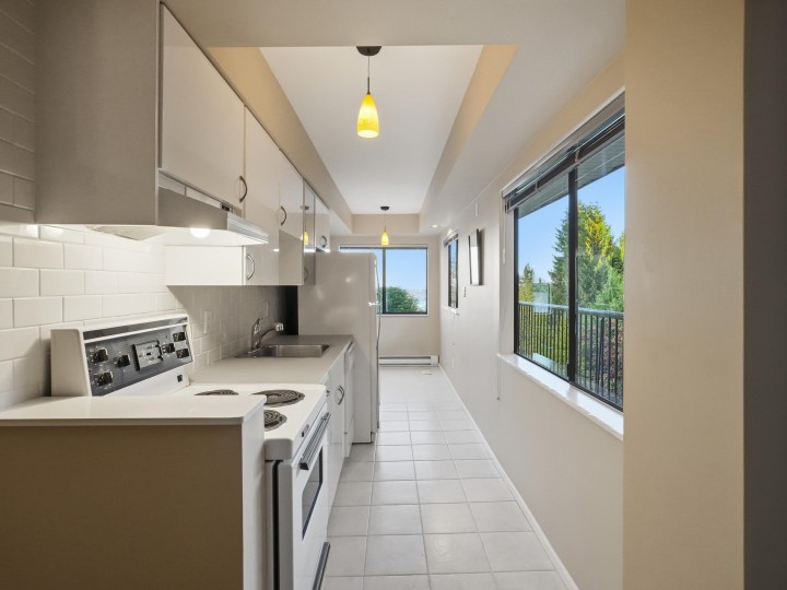 Photo 32 at 1439 Sandhurst Place, Chartwell, West Vancouver