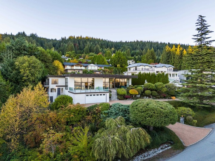 Photo 8 at 1439 Sandhurst Place, Chartwell, West Vancouver