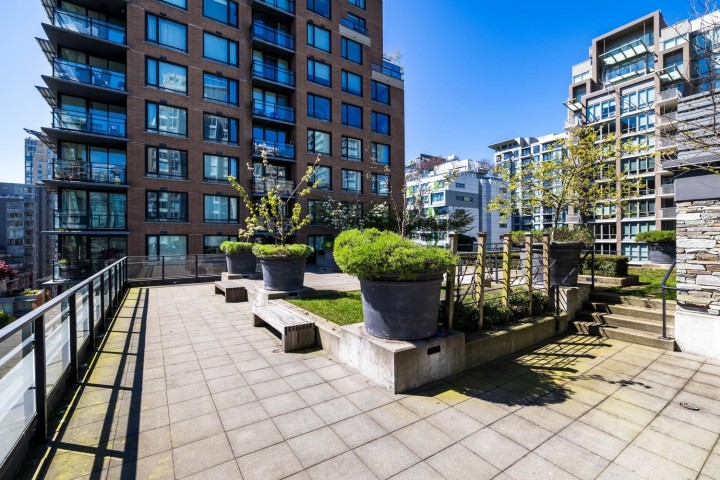 Photo 23 at 410 - 1088 Richards Street, Yaletown, Vancouver West