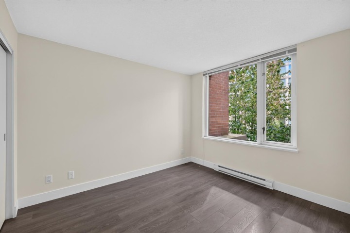 Photo 17 at 410 - 1088 Richards Street, Yaletown, Vancouver West