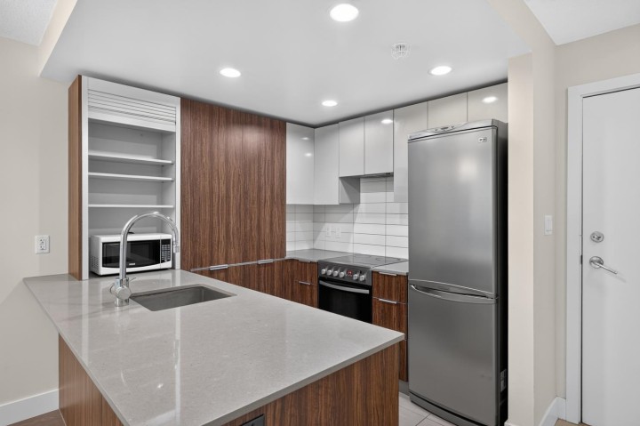 Photo 3 at 410 - 1088 Richards Street, Yaletown, Vancouver West