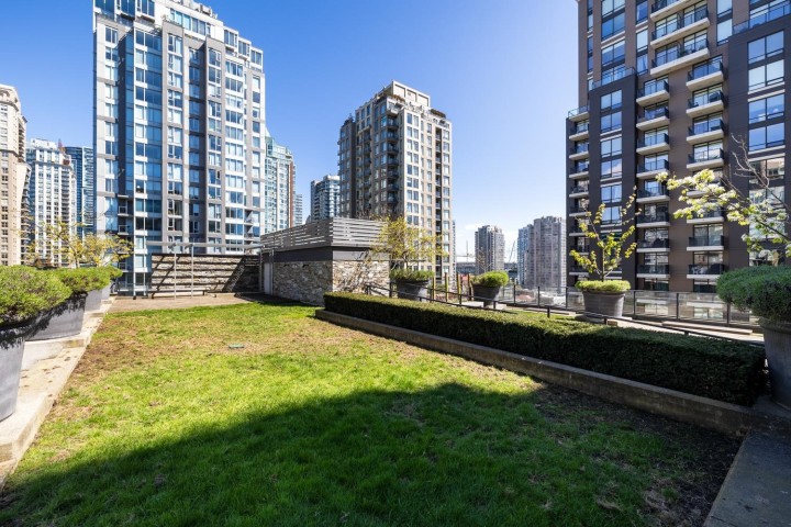 Photo 24 at 410 - 1088 Richards Street, Yaletown, Vancouver West