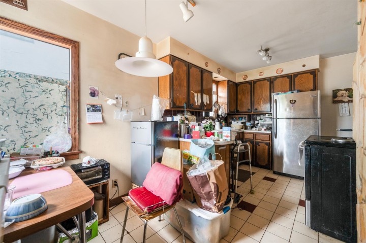 Photo 6 at 2566 Venables Street, Renfrew VE, Vancouver East