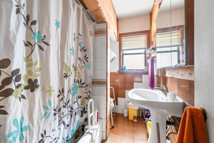 Photo 13 at 2566 Venables Street, Renfrew VE, Vancouver East