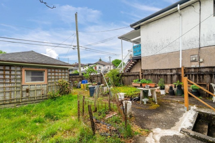 Photo 17 at 2566 Venables Street, Renfrew VE, Vancouver East