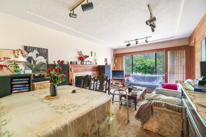 Photo 3 at 2566 Venables Street, Renfrew VE, Vancouver East