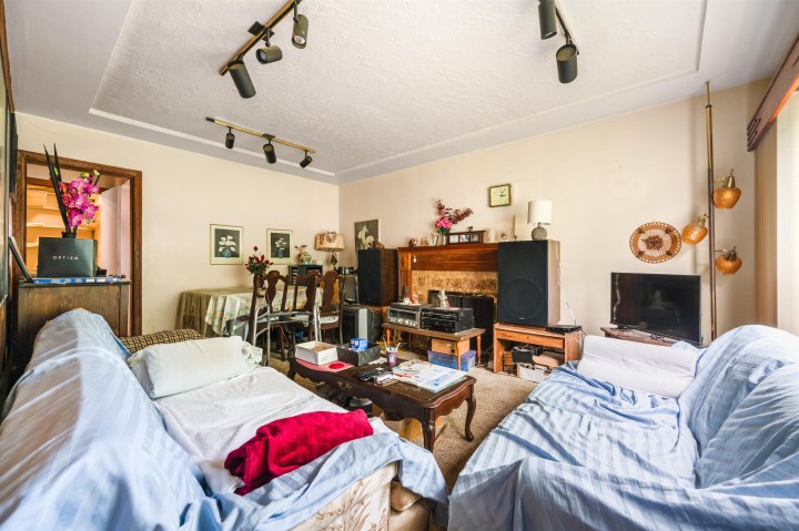 Photo 9 at 2566 Venables Street, Renfrew VE, Vancouver East