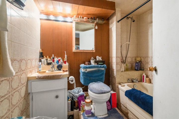 Photo 10 at 2566 Venables Street, Renfrew VE, Vancouver East