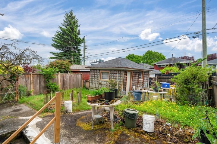 Photo 18 at 2566 Venables Street, Renfrew VE, Vancouver East