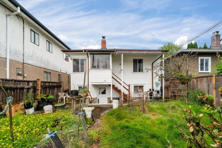 Photo 15 at 2566 Venables Street, Renfrew VE, Vancouver East