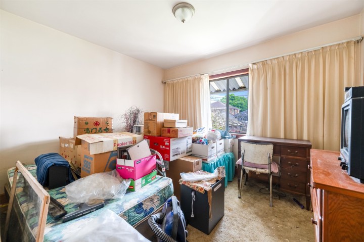 Photo 4 at 2566 Venables Street, Renfrew VE, Vancouver East