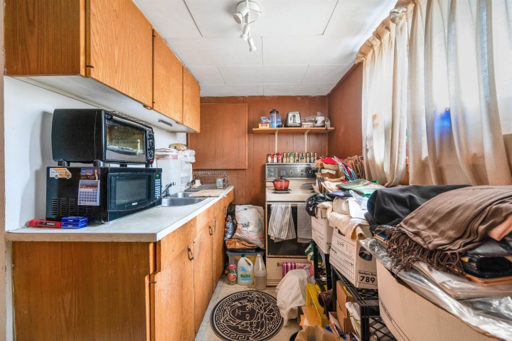 Photo 8 at 2566 Venables Street, Renfrew VE, Vancouver East