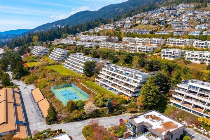 Photo 4 at 14 - 2246 Folkestone Way, Panorama Village, West Vancouver
