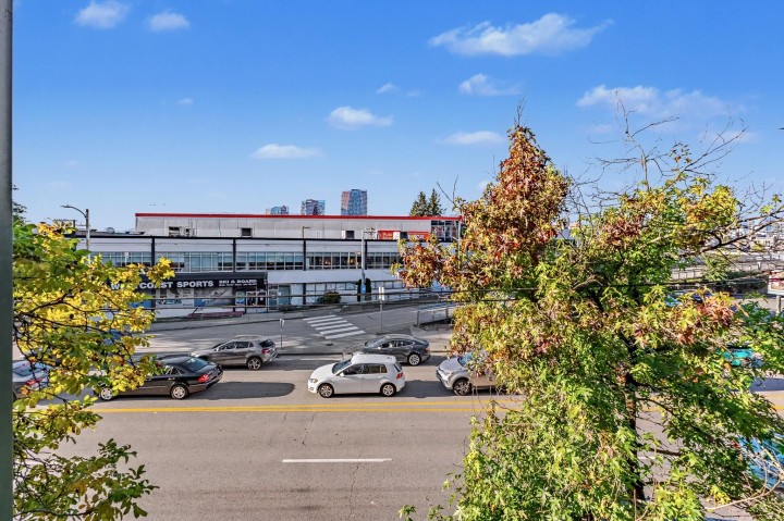 Photo 13 at 207 - 1680 W 4th Avenue, False Creek, Vancouver West