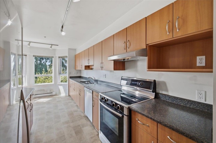 Photo 14 at 303 - 2250 Se Marine Drive, South Marine, Vancouver East