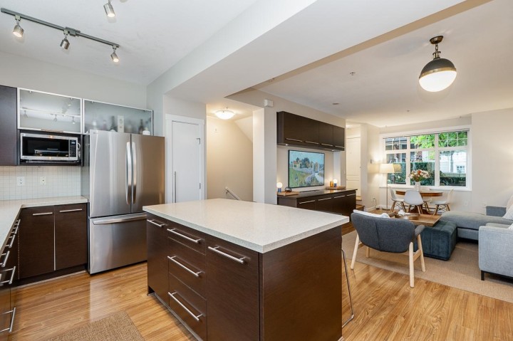 Photo 5 at 3826 Welwyn Street, Victoria VE, Vancouver East