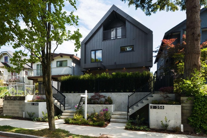 Photo 1 at 2 - 258 E 19 Avenue, Main, Vancouver East
