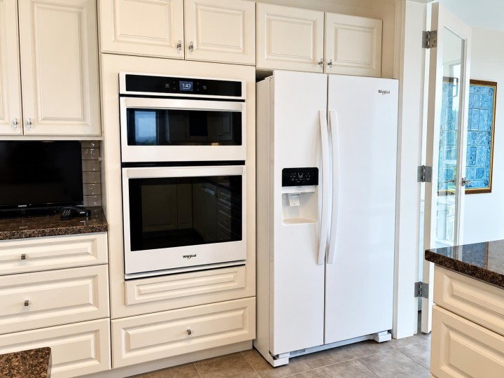 Photo 11 at 16A - 338 Taylor Way, Park Royal, West Vancouver