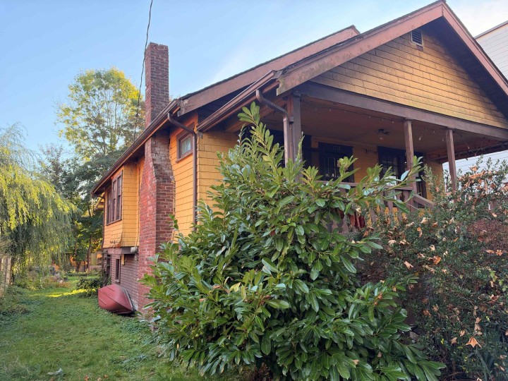 Photo 2 at 1736 Graveley Street, Grandview Woodland, Vancouver East