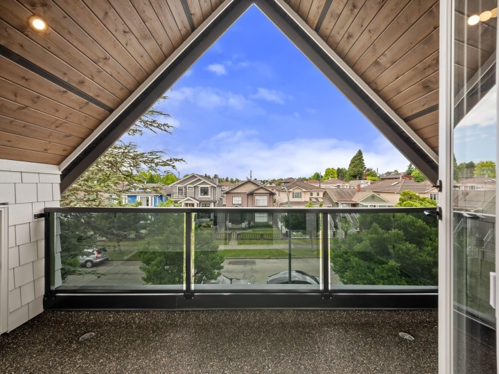 Photo 32 at 1 - 2547 E 2nd Avenue, Renfrew VE, Vancouver East