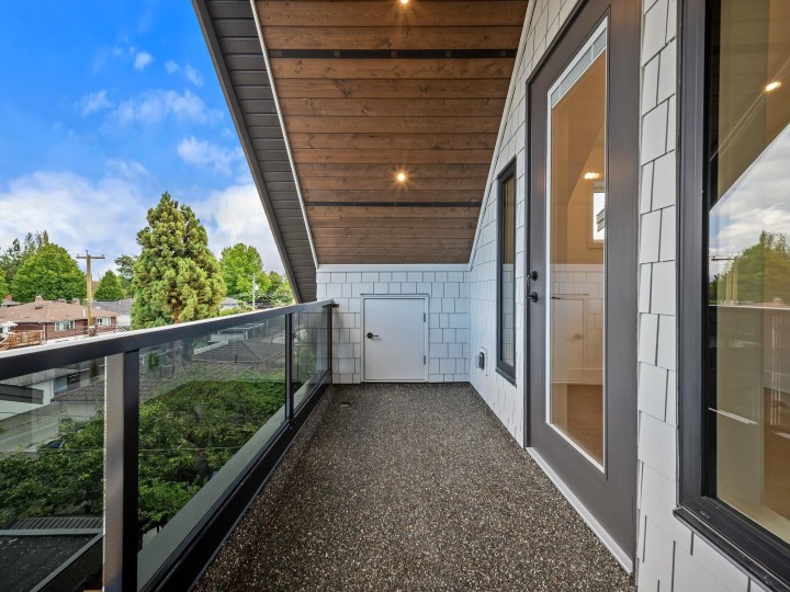 Photo 32 at 2 - 2547 E 2nd Avenue, Renfrew VE, Vancouver East