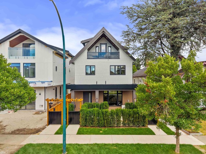 Photo 1 at 2 - 2547 E 2nd Avenue, Renfrew VE, Vancouver East