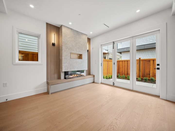 Photo 5 at 2 - 2547 E 2nd Avenue, Renfrew VE, Vancouver East
