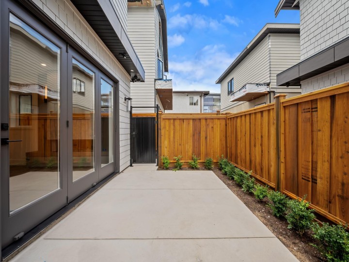 Photo 9 at 2 - 2547 E 2nd Avenue, Renfrew VE, Vancouver East