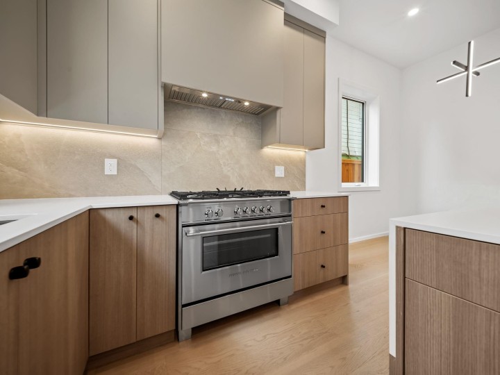 Photo 14 at 2 - 2547 E 2nd Avenue, Renfrew VE, Vancouver East