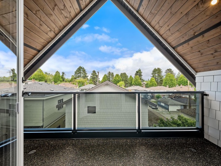 Photo 31 at 2 - 2547 E 2nd Avenue, Renfrew VE, Vancouver East