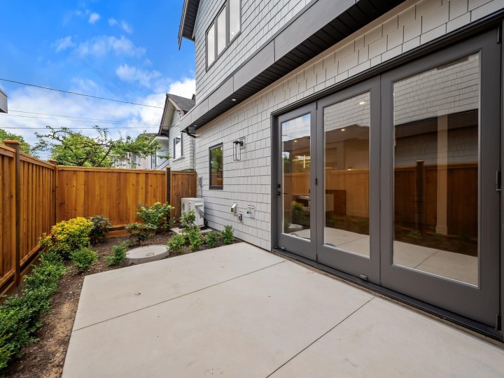 Photo 8 at 2 - 2547 E 2nd Avenue, Renfrew VE, Vancouver East
