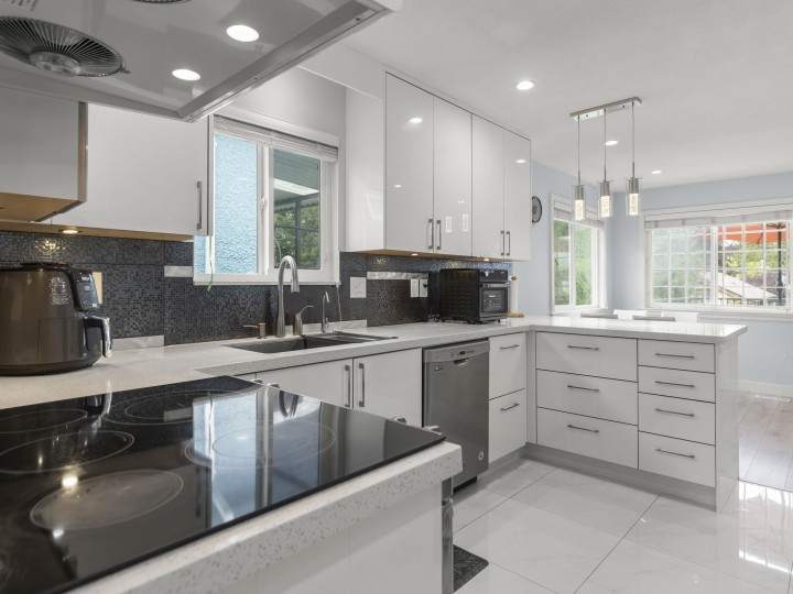 Photo 11 at 1827 E 40th Avenue, Victoria VE, Vancouver East