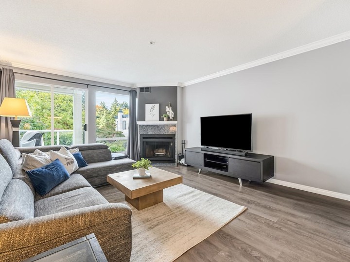 Photo 3 at 210 - 889 W 7th Avenue, Fairview VW, Vancouver West