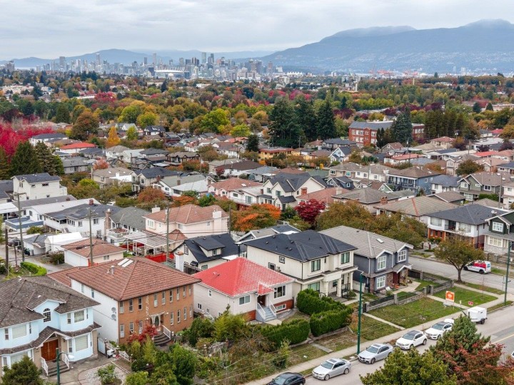 Photo 2 at 3951 Slocan Street, Renfrew Heights, Vancouver East